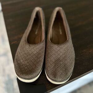 Women’s Brown Grasshoppers Orthopedic Slip-on Shoes